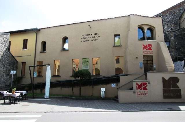 El Museo Cívico Arqueológico Giovanni Rambotti de Desenzano del Garda con piezas de las palafitos prehistóricos UNESCO