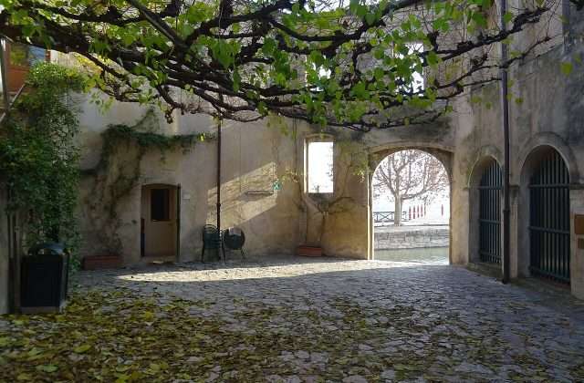 Punta San Vigilio con Villa Guarienti di Brenzone, promontorio encantado con cipreses y olivos en el Lago de Garda