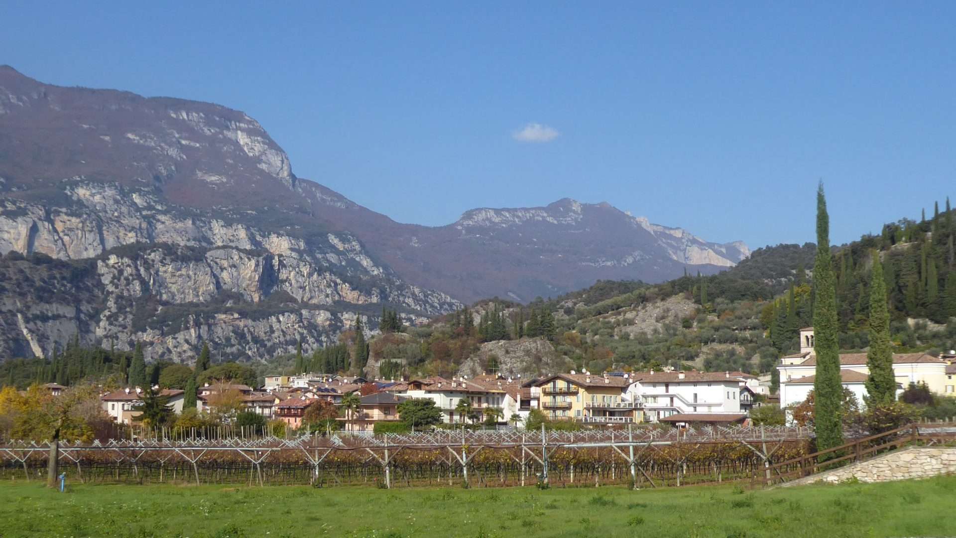 Vista panoramica delle falesie di Massone ad Arco