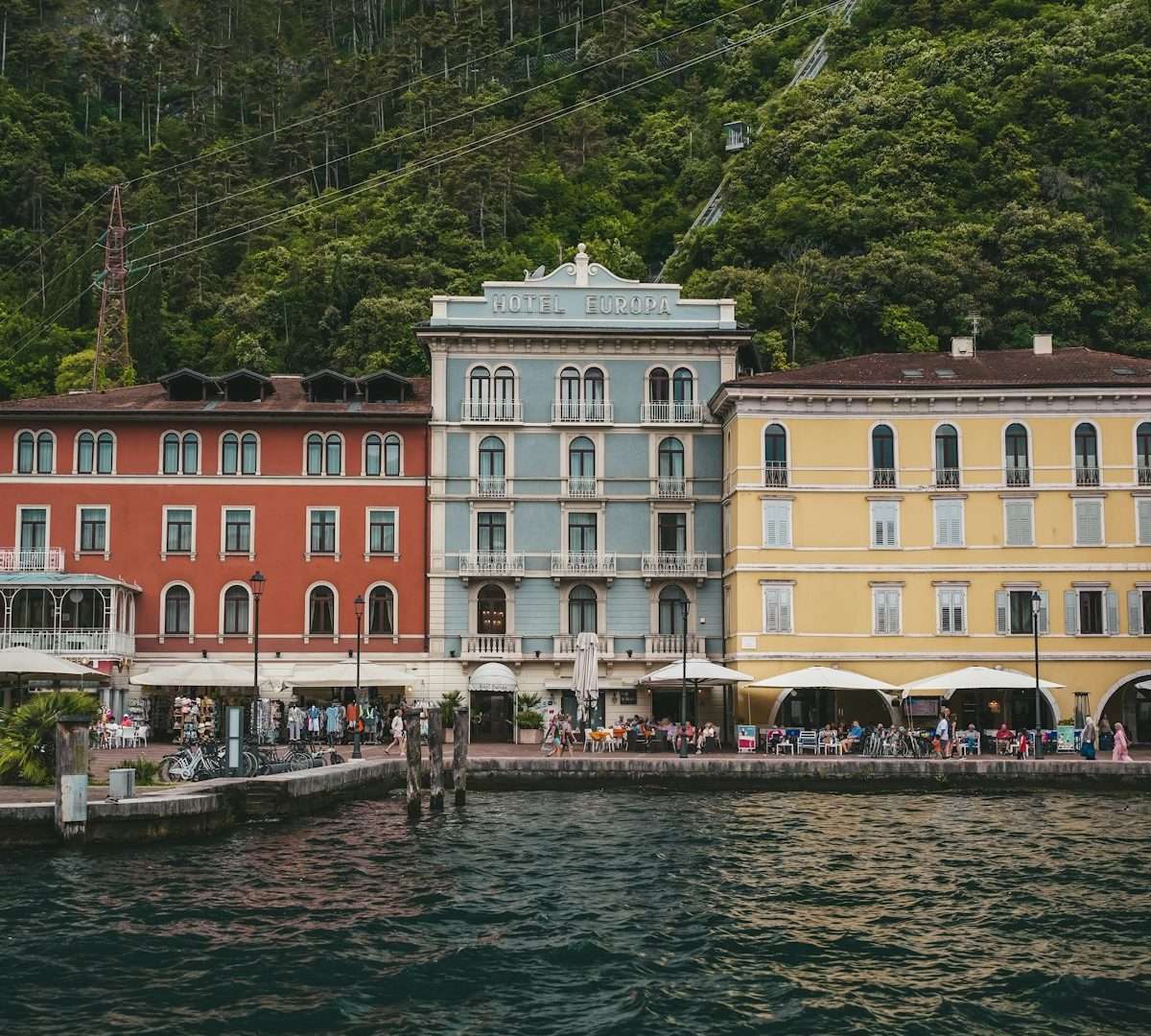 Bunte Häuser am Gardasee