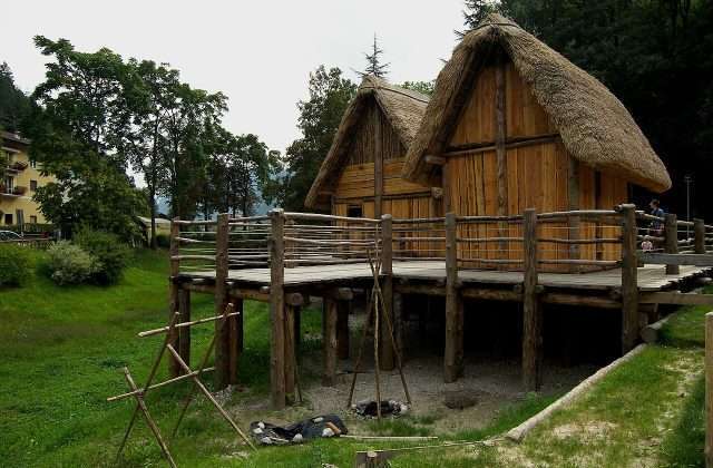 Paalwoningen van het Ledromeer
