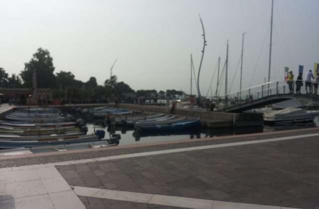 Promenada nad jeziorem i port