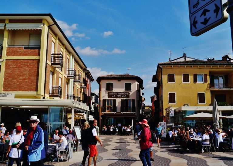 Promenada i plaże w Lazise