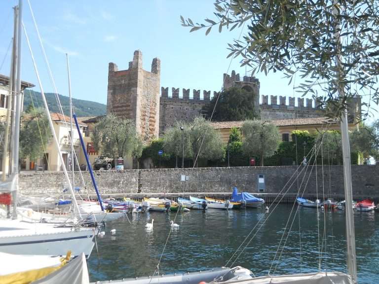 Port i Promenada w Torri del Benaco