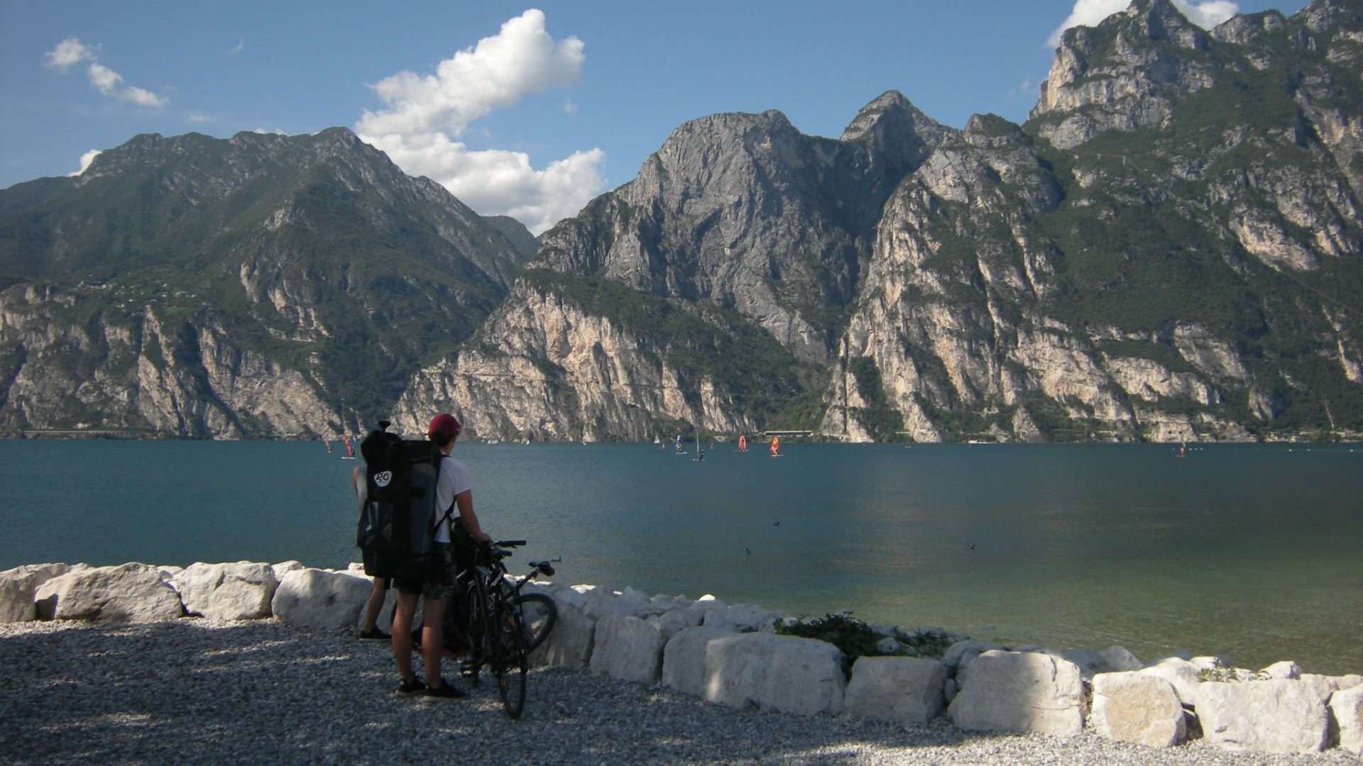 Windsurfing and sailing on Lake Garda: the complete beginner's guide