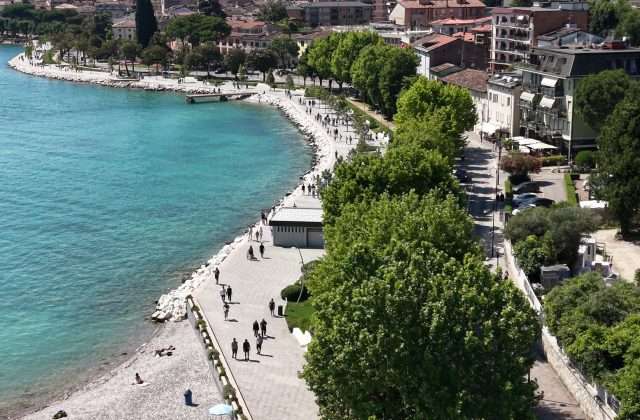 Promenada nadjeziorna w Desenzano