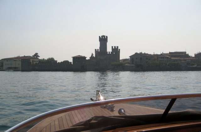 Castello Scaligero di Sirmione visto dal Lago di Garda