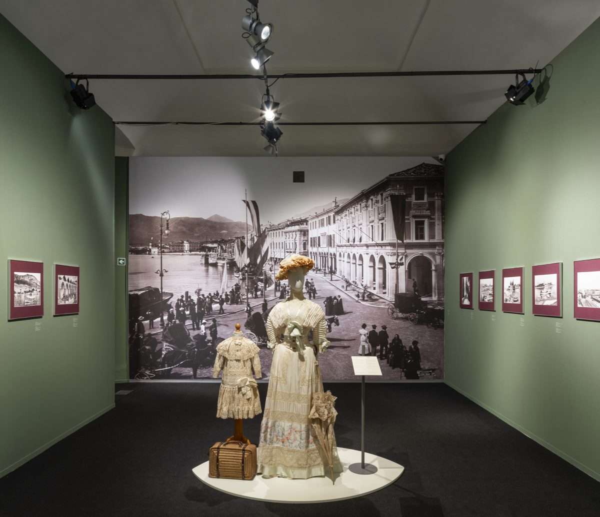 Sala de exposição da mostra TOURIST! no MuSa Museu de Salò