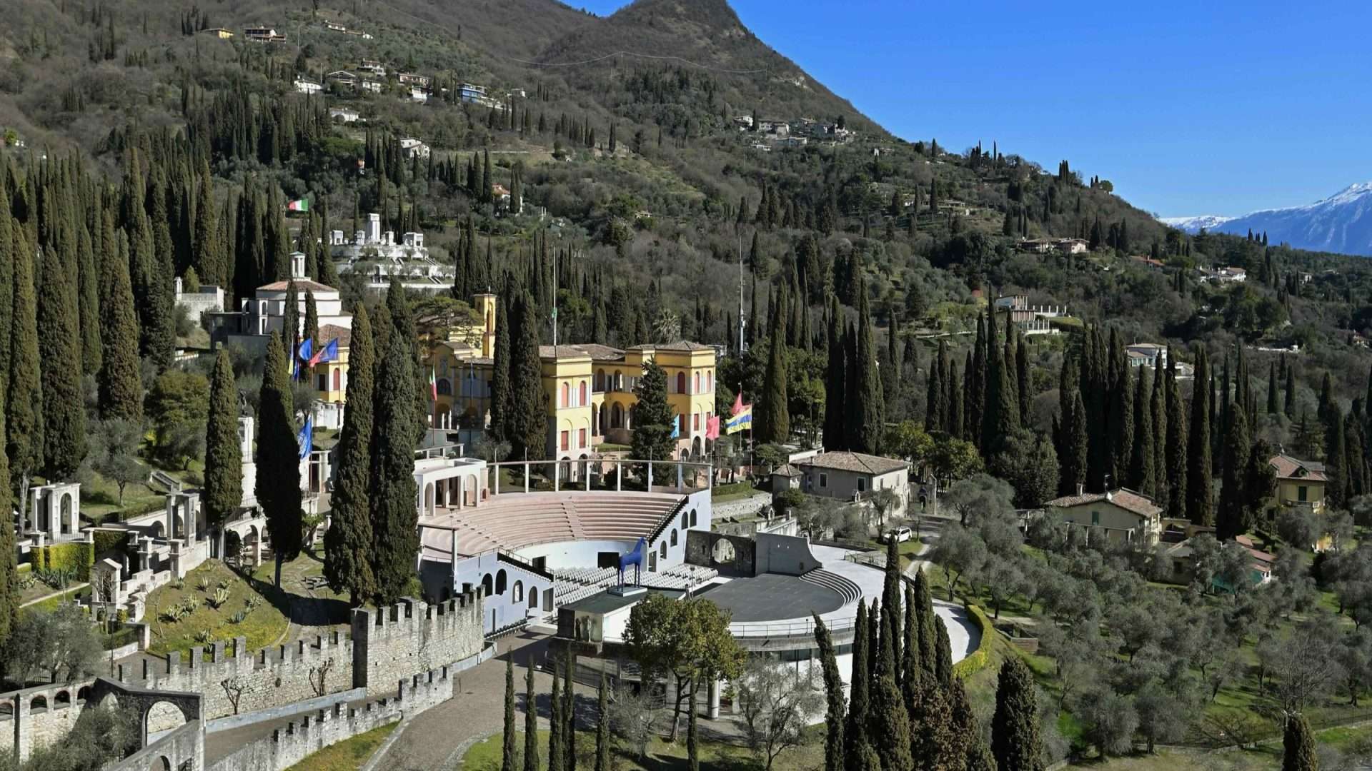 Vista aérea panorámica del Vittoriale degli Italiani