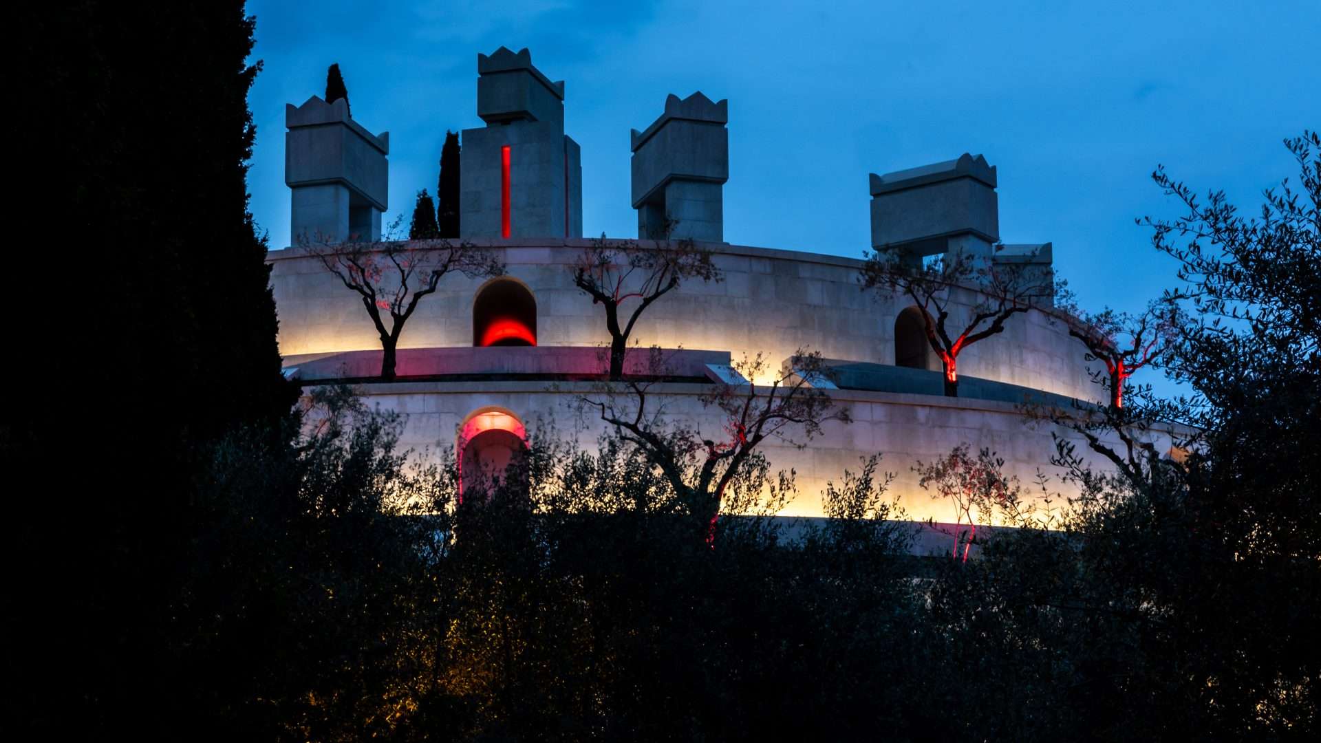 Mausoleo illuminato — Vittoriale degli Italiani (foto A2A)