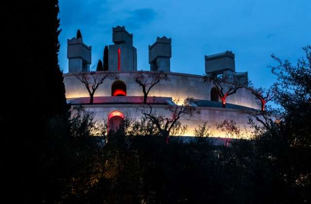 Mausoleo illuminato — Vittoriale degli Italiani (foto A2A)