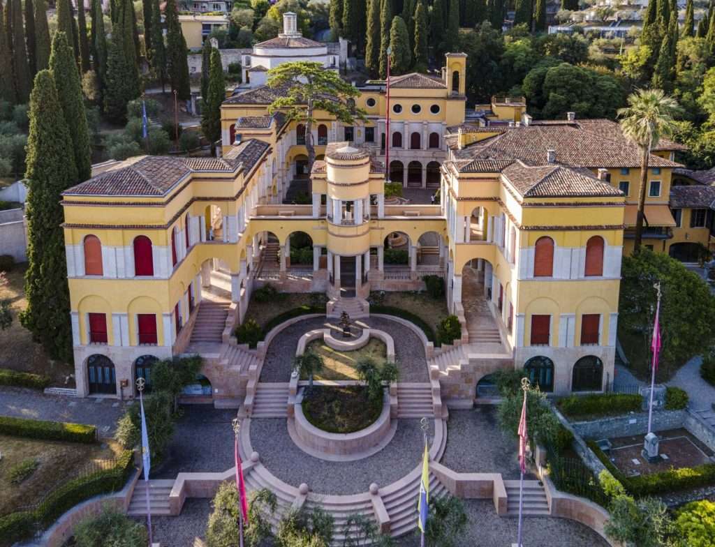 Blick auf die Prioria und die Gärten des Vittoriale